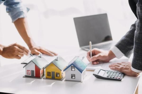 công chứng chia tách cuối tuần