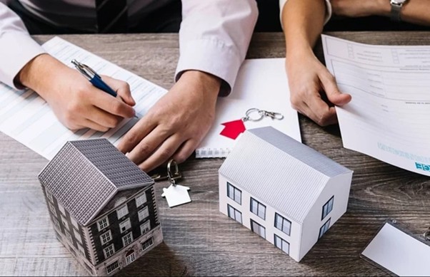 Đặt cọc tiền mặt và chuyển khoản 