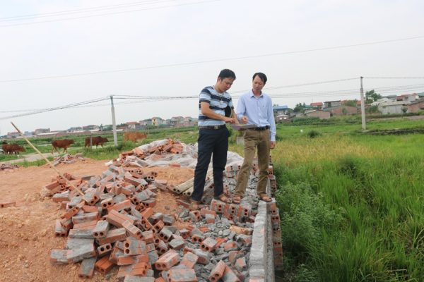 lấn chiếm đất người thân