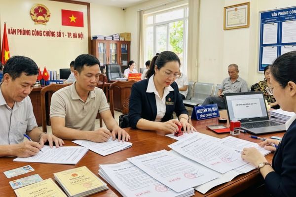 Công chứng hợp đồng mua bán xe quét rác