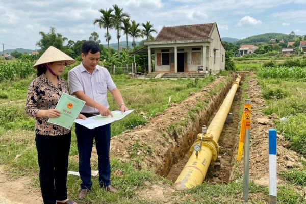 Mua nhà đất có sổ đỏ nhưng đất có đường ống gas
