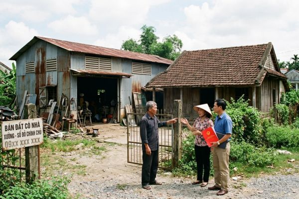 Mua nhà đất có sổ đỏ nhưng đất có nhà xưởng cũ
