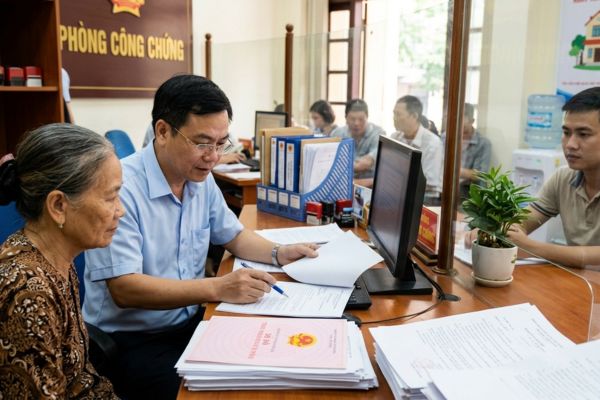 Bán nhà khi người đứng tên trên sổ đang ở nước ngoài: Thủ tục ủy quyền từ xa