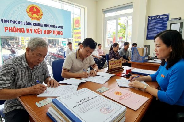 Cho tặng tài sản là chuồng trại, nhà xưởng trên đất thuê: Thủ tục tại văn phòng công chứng