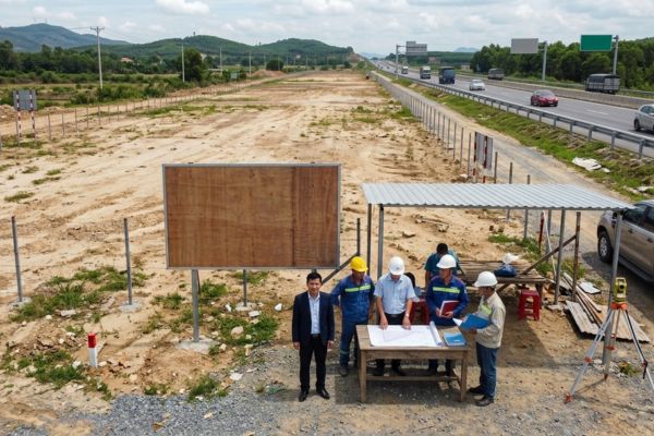 Đất làm trạm dừng nghỉ trên đường cao tốc: Thủ tục đấu thầu cho thuê