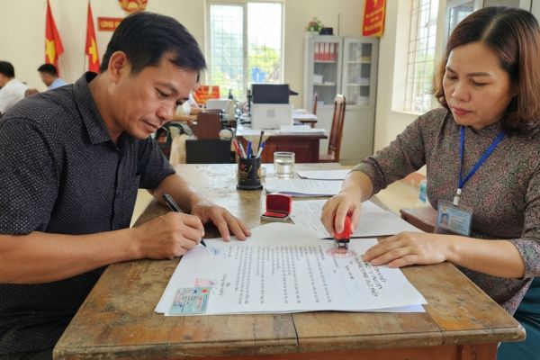 Chứng thực chữ ký trên bản cam kết tự nguyện giải tỏa công trình trái phép