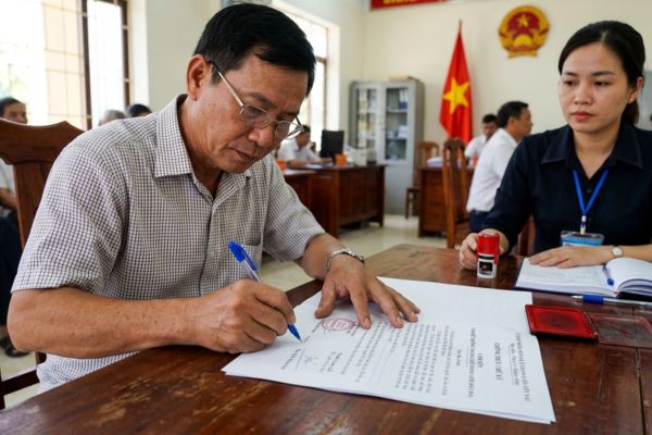 Chứng thực chữ ký trong cam kết không tranh chấp ranh giới đất đai