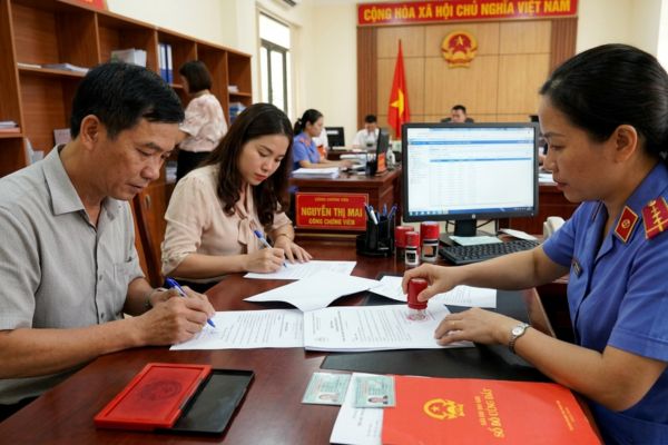 Chứng thực hợp đồng mượn quyền sử dụng đất để đăng ký kinh doanh
