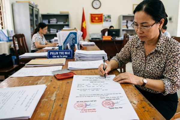 Có nên thực hiện chứng thực chữ ký trên các mẫu đơn in sẵn?