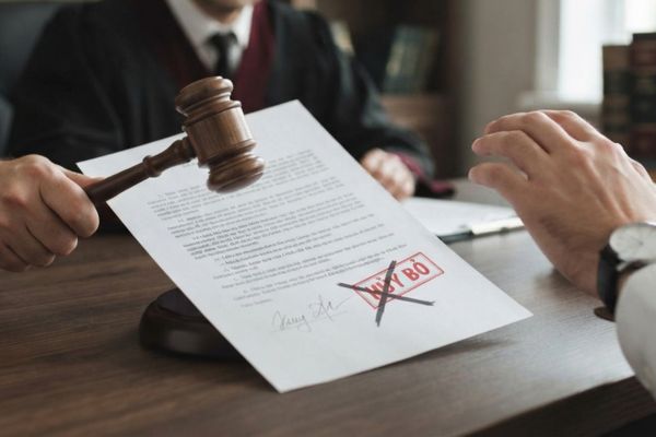 Khi nào thì chứng thực chữ ký bị vô hiệu theo quyết định của Tòa án?