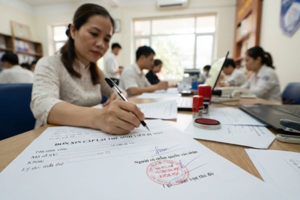 Chứng thực chữ ký trên đơn xin cấp lại thẻ sinh viên bị mất