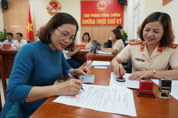 Chứng thực chữ ký trên giấy ủy quyền đi làm thủ tục nhập học cho con