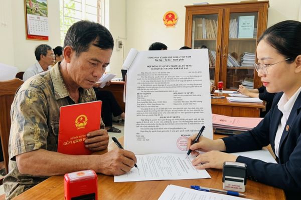 Hợp đồng ủy quyền tham gia tố tụng giải quyết tranh chấp đất đai
