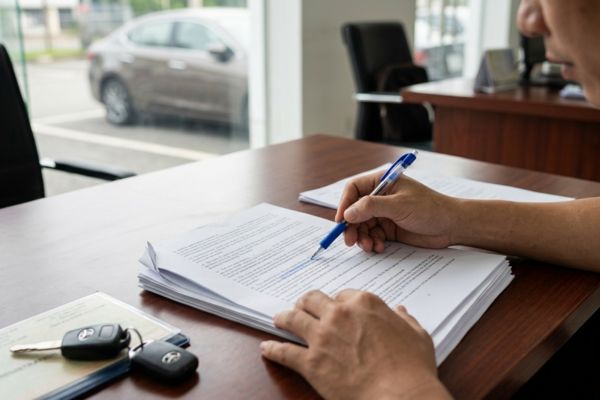 Hợp đồng vay tiền trả góp bằng tài sản xe ô tô: Cách cài điều khoản siết nợ