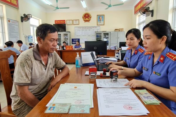 Xử phạt hành chính hành vi gian lận tuổi để chứng thực chữ ký